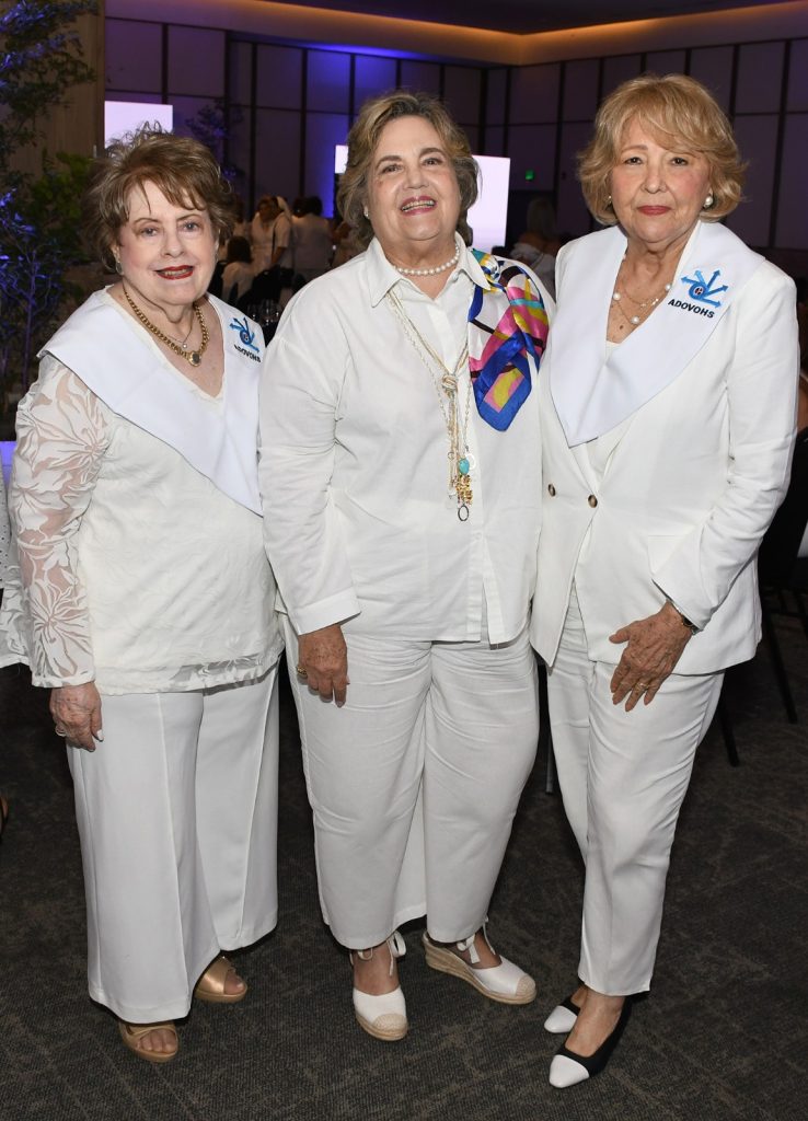 Lilian Linares Maggie Cadenas de Yanes y Ana Gloria Llerena