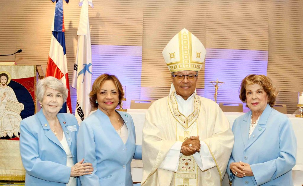 Maria Teresa Perez de Gonzalez Angelica Benitez de Ginebra Monsenor Faustino Burgos y Carmencita de Bisono