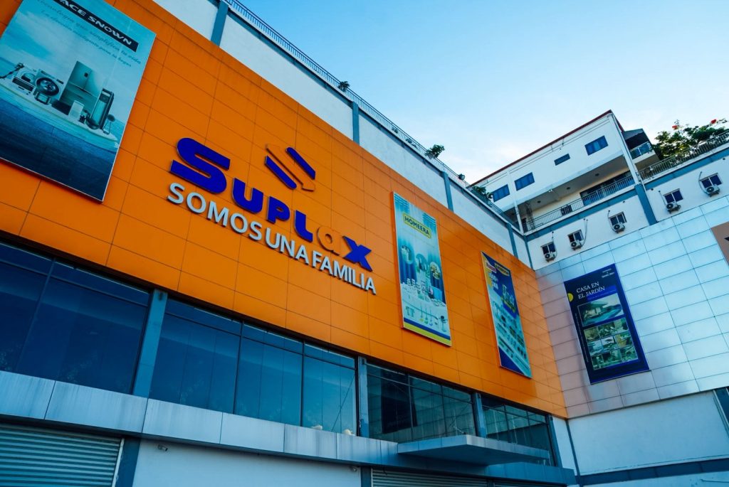 MIVED paraliza operaciones de varias naves y plazas comerciales en el Gran Santo Domingo por riesgo de seguridad estructural e incumplimiento de permisos PHOTO 2025 09 08 08 43 39