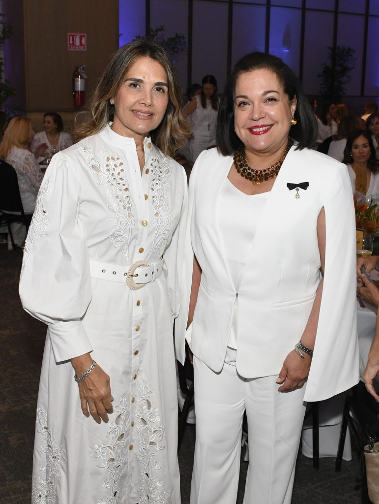 Patricia Alvarez y Fabiola Herrera de Valdez