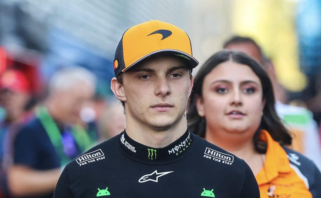 Piastri devuelve posicion a Norris y demuestra grandeza en la pista eljacaguero e1757386572549