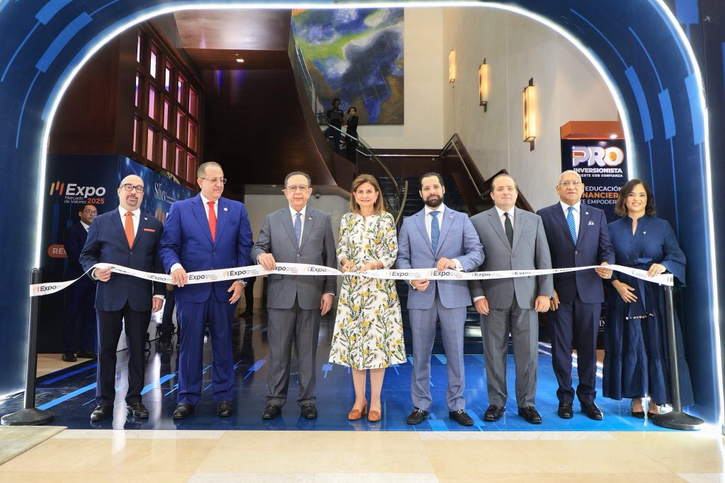 Raquel Pena inaugura Expo Mercado de Valores 2025 con llamado a inversion responsable