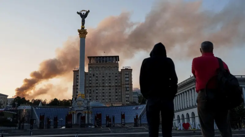 Rusia lanza su mayor ataque con drones en la guerra y alcanza por primera vez un edificio del Gobierno ucranio en Kiev1