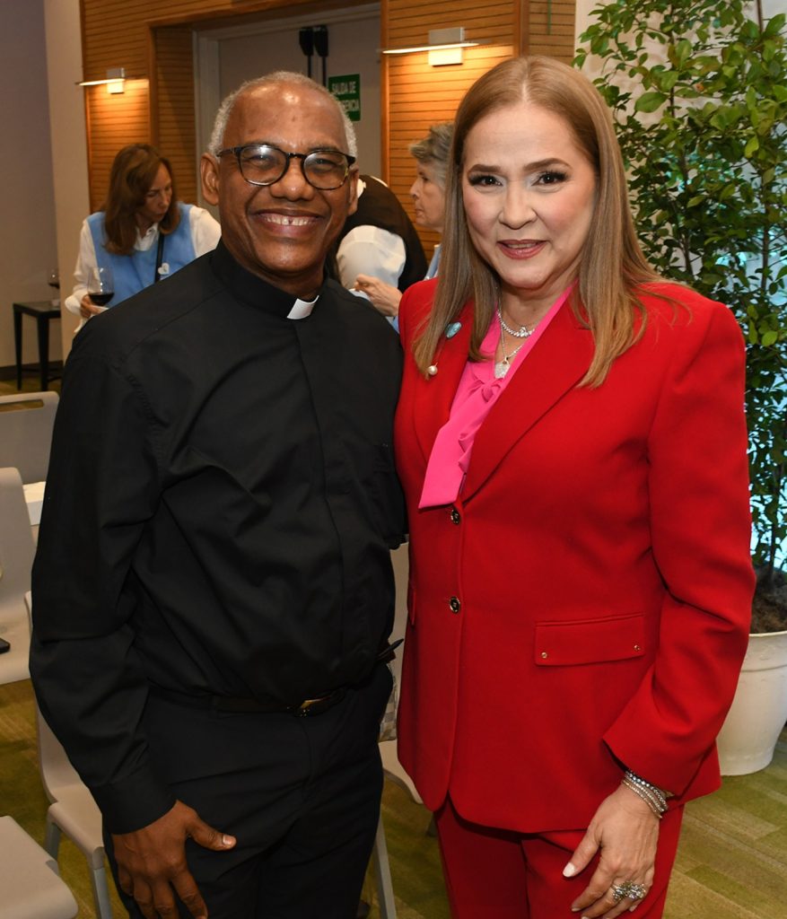Sacerdote Melvin Arias y Jatnna Tavarez