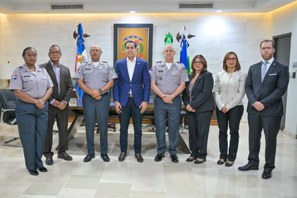 SeNaSa y la Policia Nacional garantizan mayores beneficios de salud a pensionados con acuerdo historico