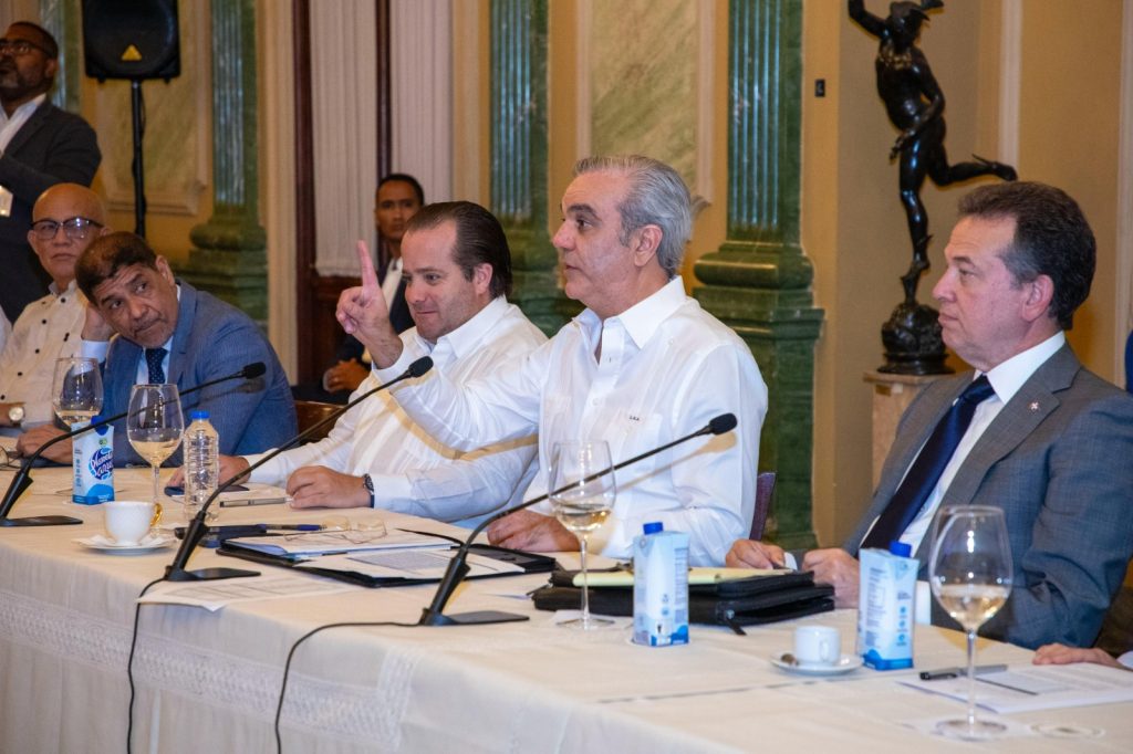 Sectores productivos respaldan el rumbo economico tras reunion con Abinader