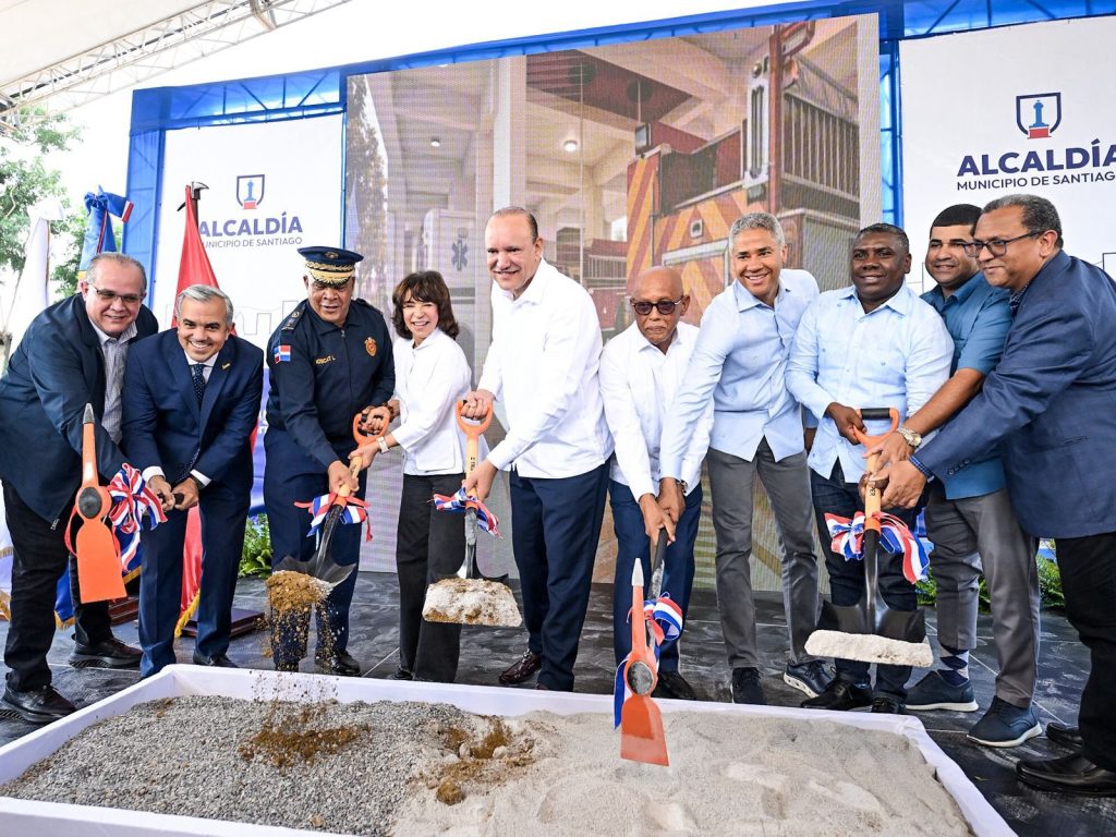Ulises Rodriguez reactiva la Estacion Central de Bomberos de Santiago tras mas de 15 anos paralizada