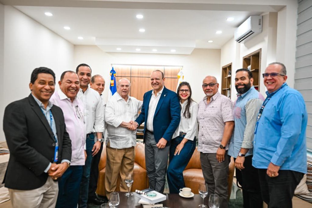 Ulises Rodriguez recibe a Hipolito y destaca unidad en el PRM