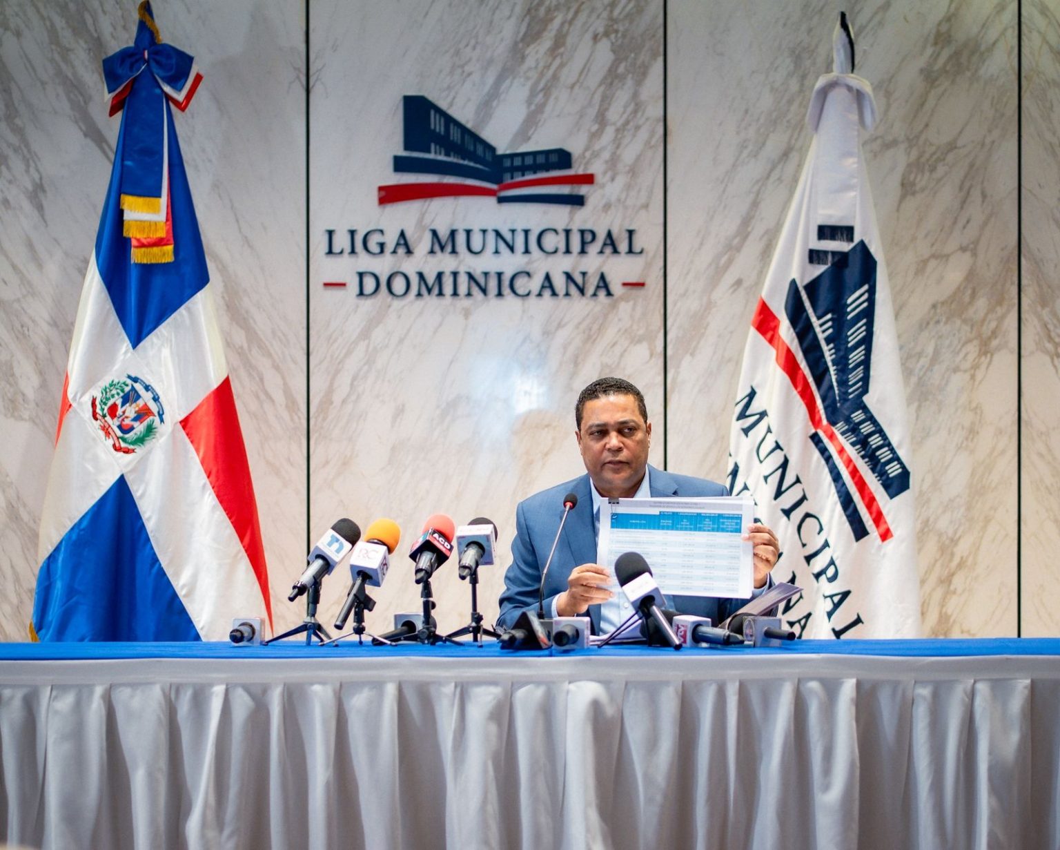 Victor DAza anuncia Presidencia transferira recursos a los ayuntamientos