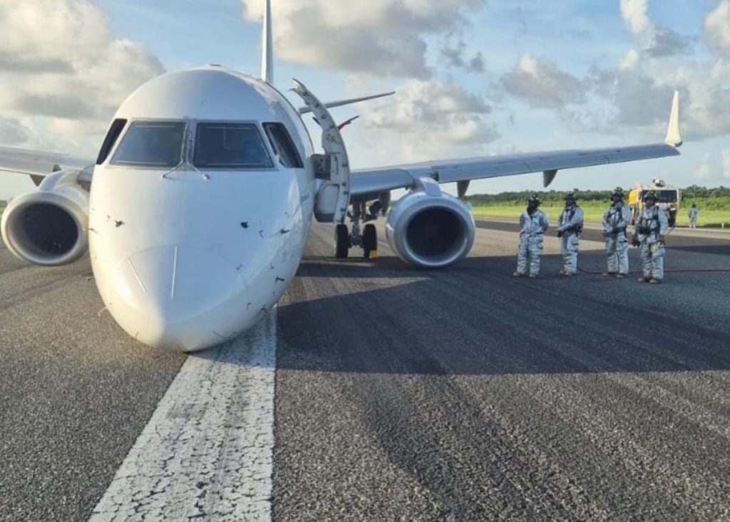 avion Embraer 190 de la aerolinea Sky High