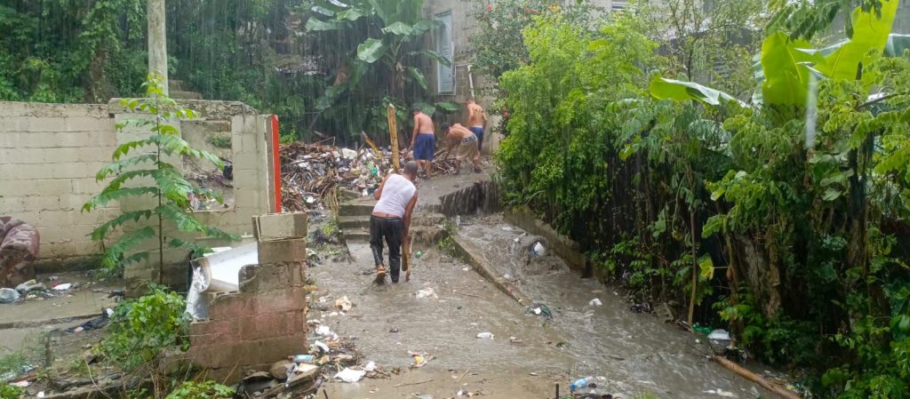 lluvias provocan inundaciones en varios sectores de Santiago eljacaguero1