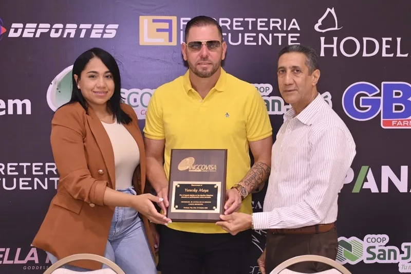Rodríguez y Bigge Águila de la Semana, reconocimiento a Maya Amable Guzmán y Diosmayra Rodríguez reconocen a Yunesky Maya.