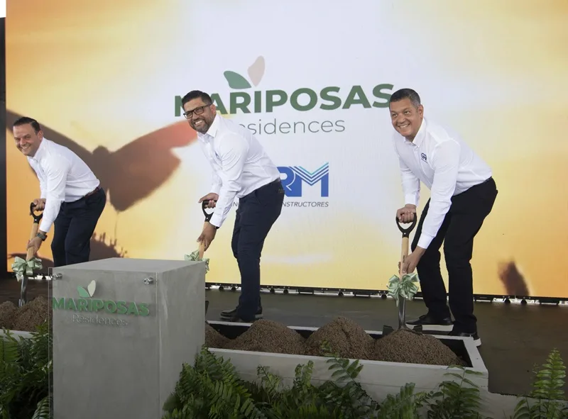 GRM Ingenieros Constructores formaliza primer palaz de Mariposas Residences en Santiago PALAZO Fundadores de GRM realizan el primer palazo de Mariposas Residences.