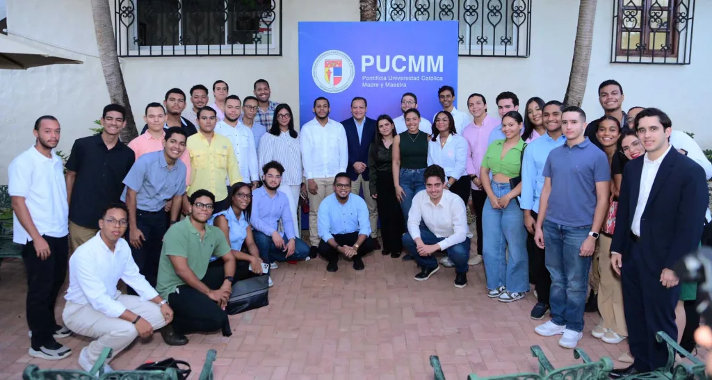 Abel Martinez motiva a los jovenes a ser protagonistas del cambio nacional