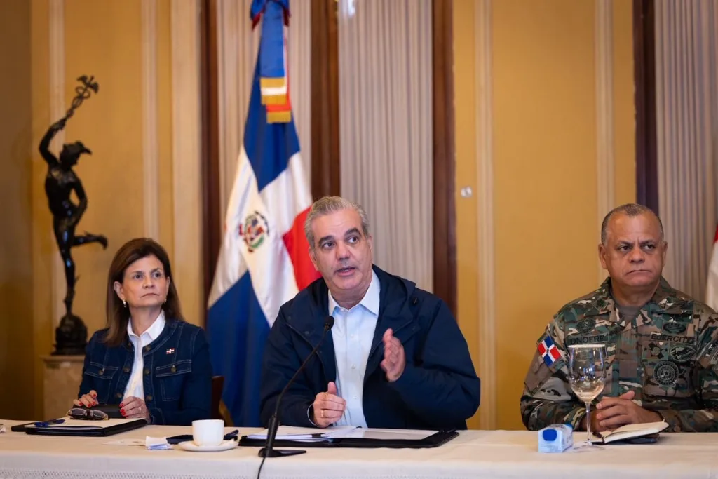 Abinader dispone retorno a la normalidad tras el paso del huracán Melissa Abinader dispone retorno a la normalidad tras el paso del huracan