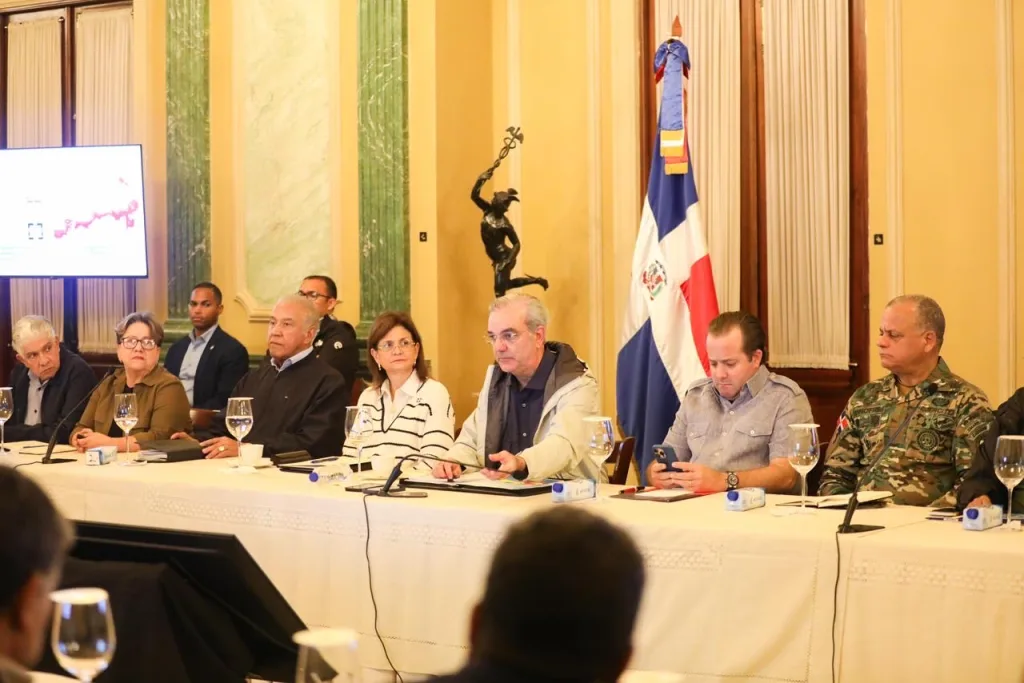 Abinader extiende alerta roja y dispone suspension total de la docencia y labores en 12 provincias por la tormenta Melissa