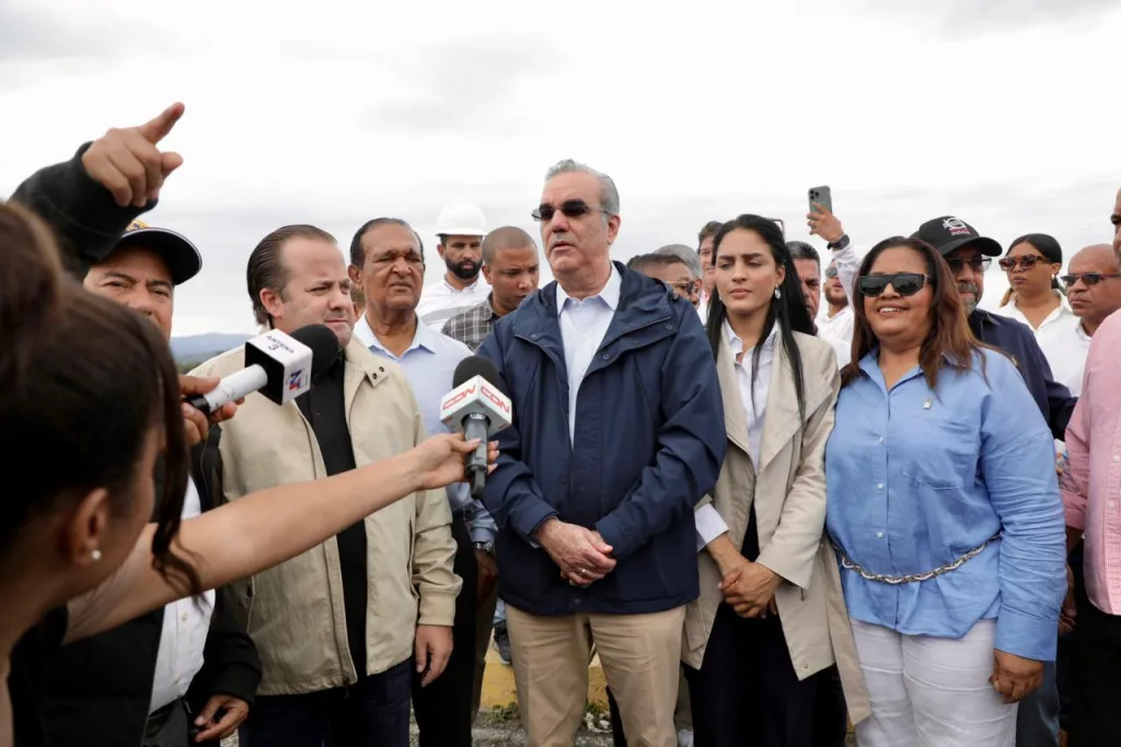 Abinader inspecciona presas del Cibao ante el paso del huracán Melissa Abinader inspecciona presas del Cibao ante el paso del huracan
