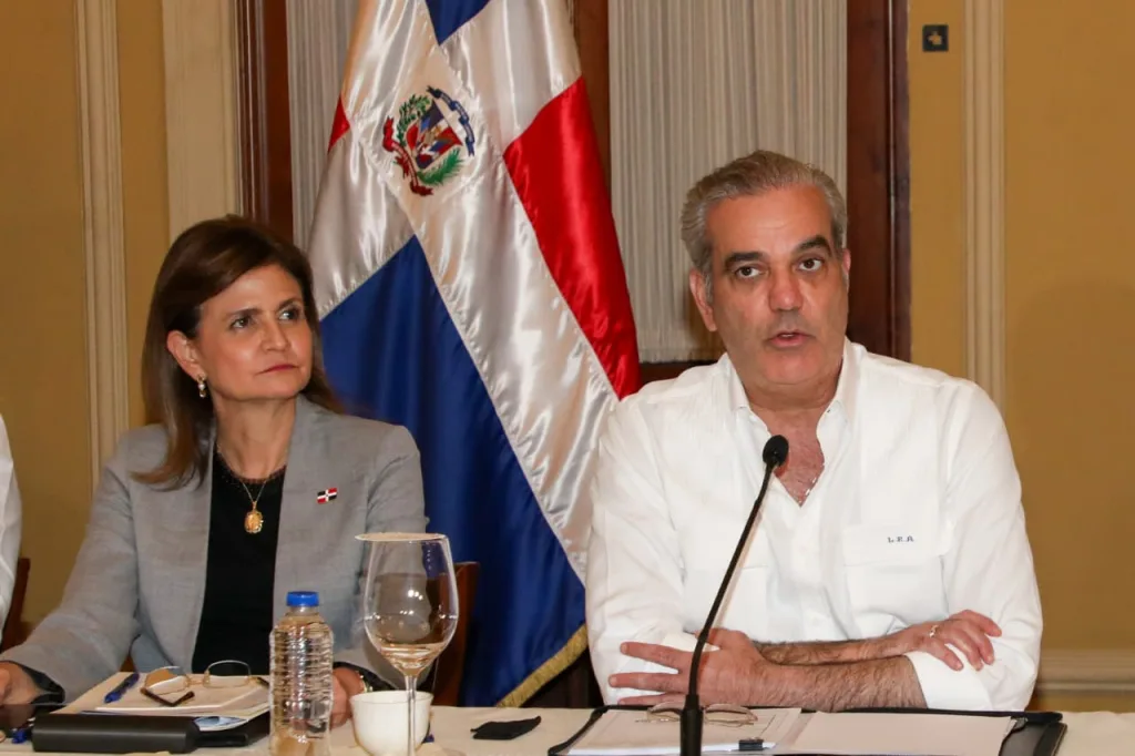 Abinader ordena suspension de docencia y labores por 48 horas ante impacto de tormenta Melissa