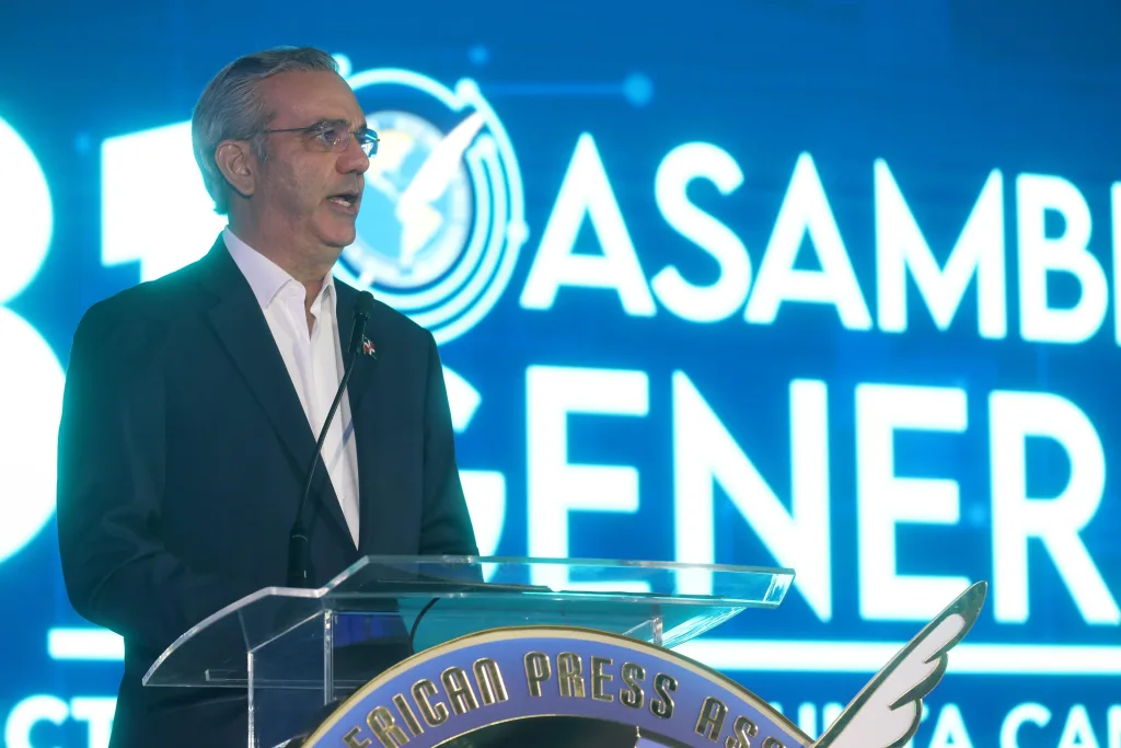 Abinader reafirma compromiso con la libertad de prensa en la Asamblea General de la SIP