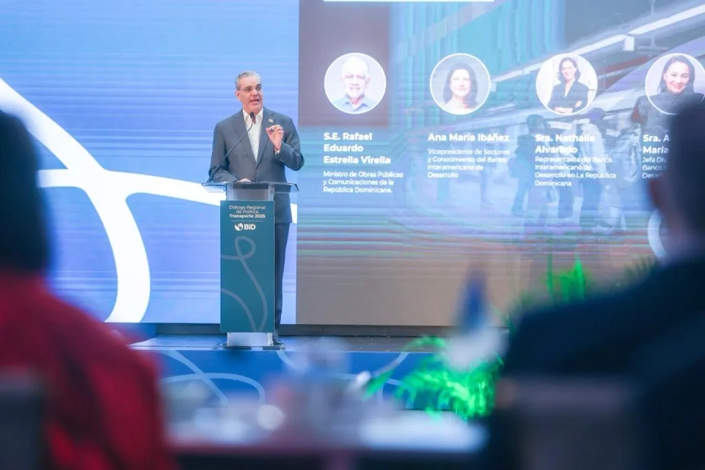 Abinader situa a Republica Dominicana como lider regional en transporte