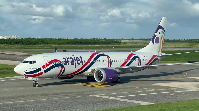 Gobierno dominicano y Arajet disponen vuelos gratuitos para repatriar a ciudadanos afectados por el huracán Melissa en Jamaica Aeronave Arajet