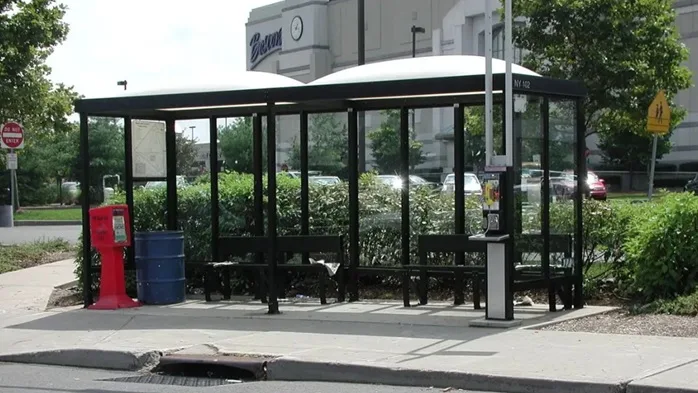 Alcalde Adams instalará asientos en las paradas de autobuses NYC que no tengan Alcalde Adams instalara asientos en las paradas de autobuses NYC que no tengan