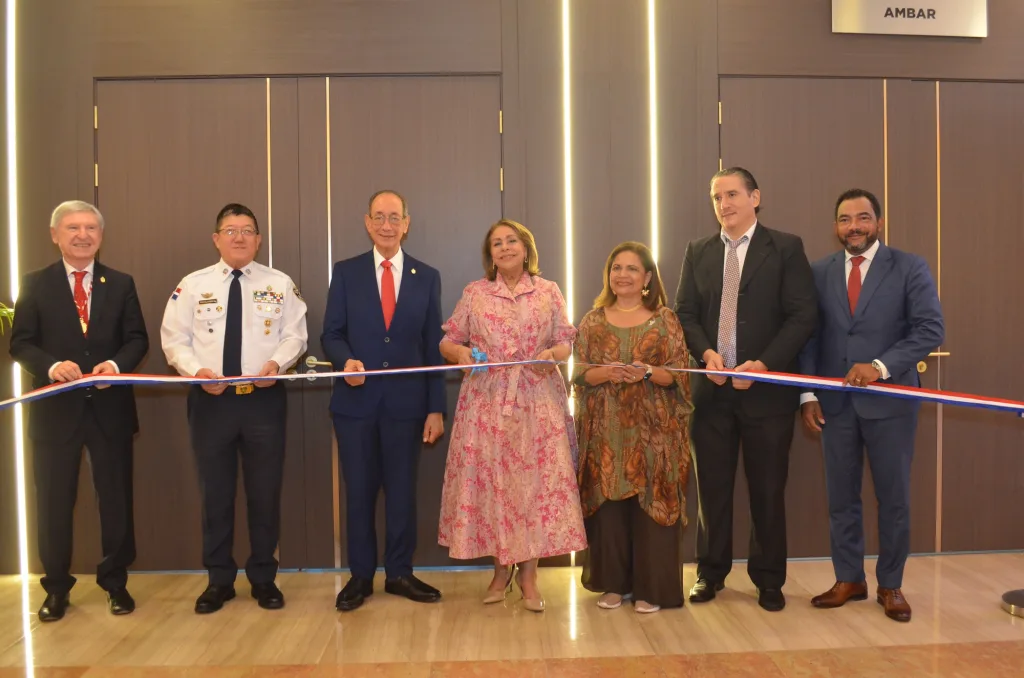 República Dominicana consolida su liderazgo turístico en el Caribe con la apertura de la BTC 2025 Alejandro Rubin Minouru Matsunaga Luis Felipe Aquino Luisa Maria de Aquino Kirsis de los Santos Edward Wall y Carlos Rodoli