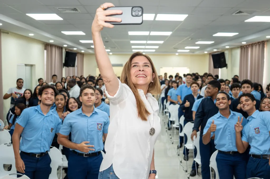Carolina Mejia motiva a estudiantes de Arroyo Hondo a ser guardianes del medio ambiente eljacaguero