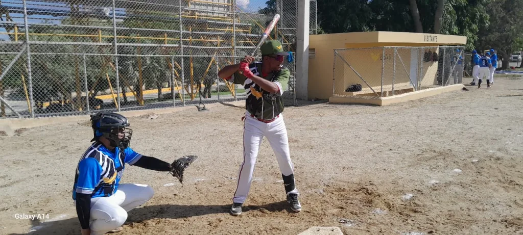 Cibao Mix mantiene el liderato en el torneo de softbol de Cementos Cibao