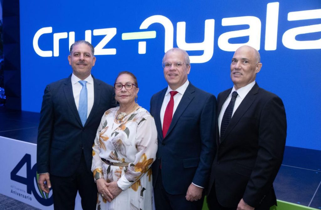 Cruz Ayala conmemora 40 anos de liderazgo en el sector salud1