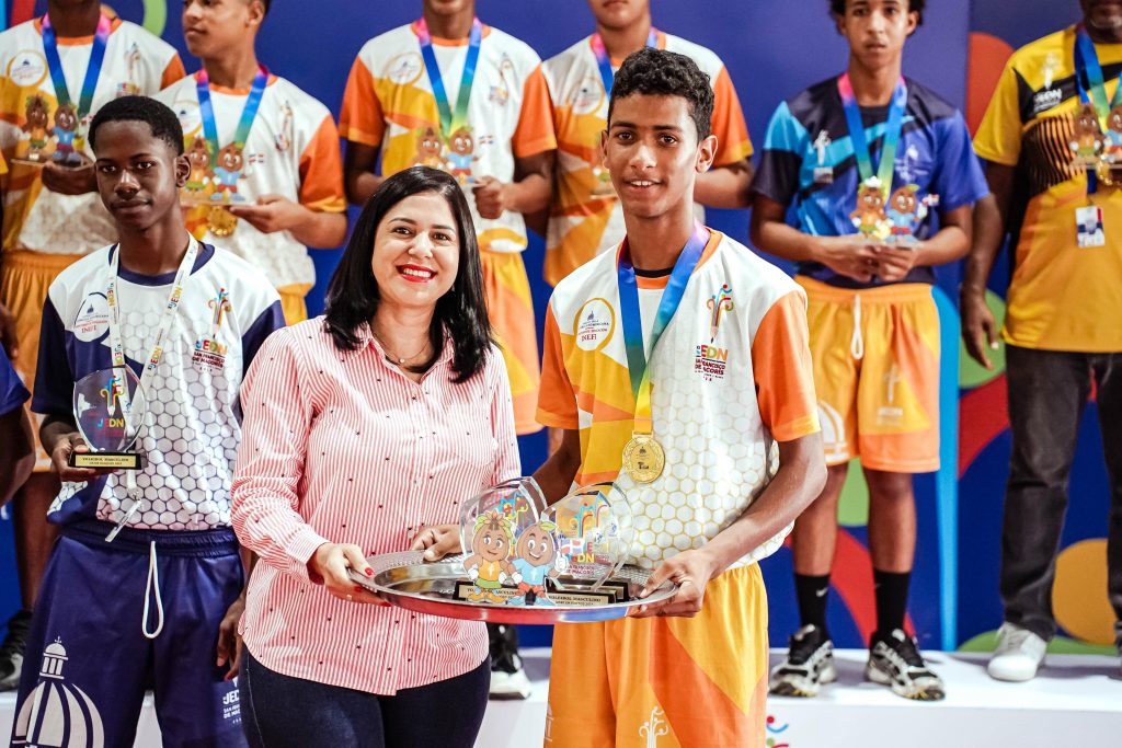 Darlin Garcia se consagra como el Jugador Mas Valioso al obtener cuatro premios individuales en un torneo cargado de talento y emocion