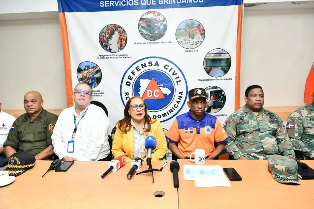 Defensa Civil refuerza acciones preventivas y mantiene albergues activos ante el paso de la tormenta Melissa1