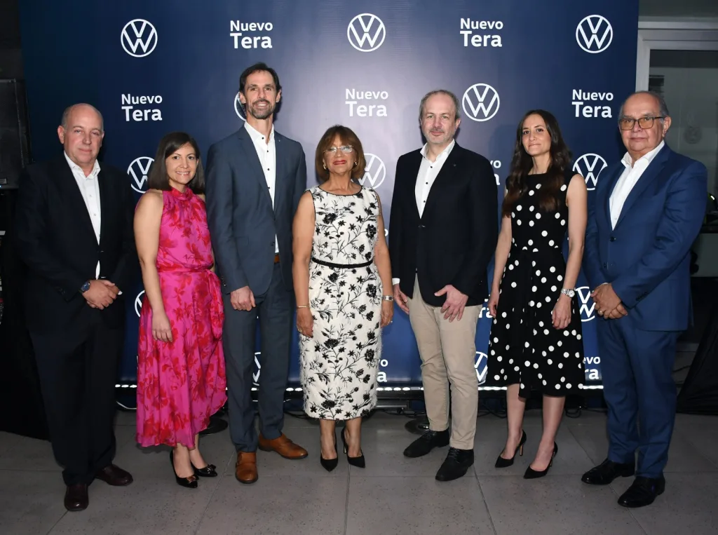 Avelino Abreu impulsa nueva era automotriz con el lanzamiento del Volkswagen Tera Enrique Garcia Carla Frias Abreu Fernando Badia Milagros Abreu Hendrik Muth Maria Rosa Frias Abreu y George Gonzalez