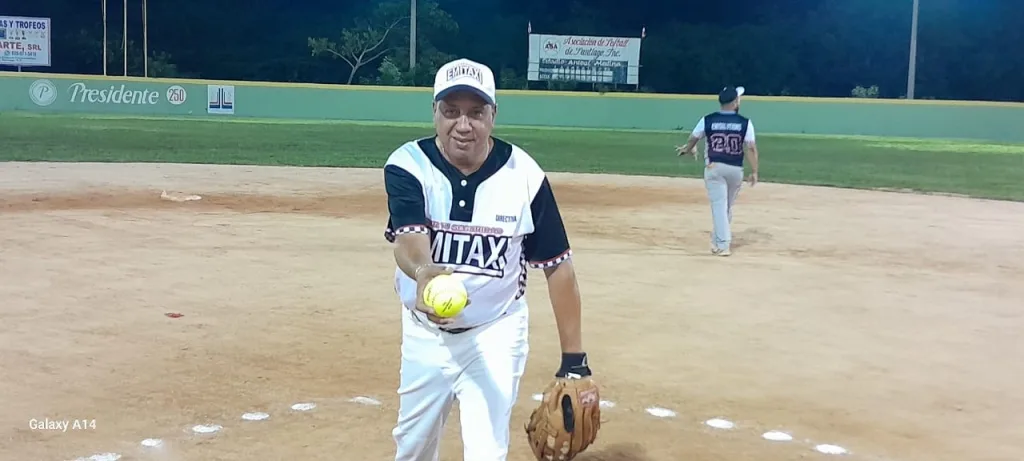Serie final del softbol de Emitaxi inicia con intensa paridad Francisco Alvarez se acredito la victoria