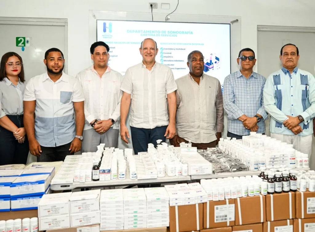 Gabinete de Politica Social entrega mas de RD12 millones en medicamentos para hospitales de Santiago