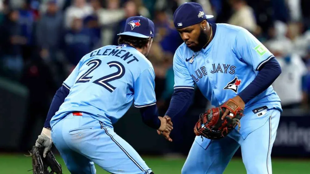 Guerrero Jr. y Gimenez lideran ofensiva de Toronto para igualar la Serie ante Seattle