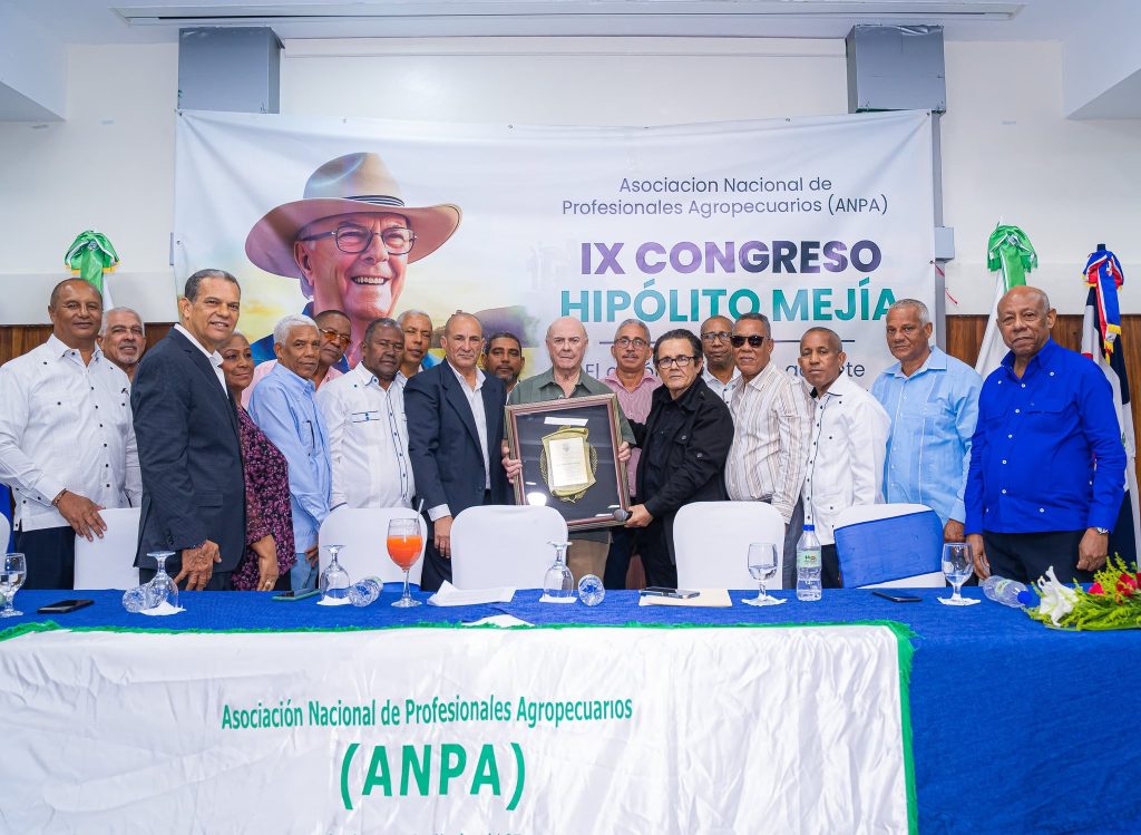 Hipolito Mejia defiende dignificacion del profesional agropecuario