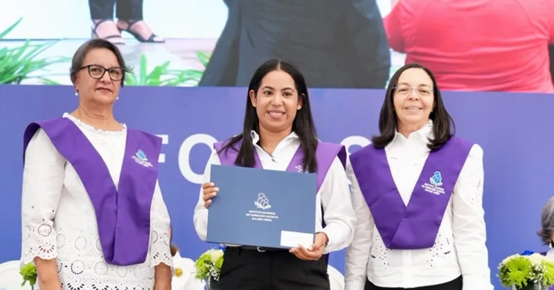 ISFODOSU inviste 1,091 nuevos maestros de excelencia este año 2025 ISFODOSU inviste 1091 nuevos maestros de excelencia este ano 2025 8