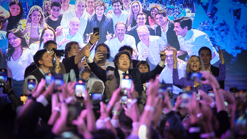 Javier Milei logra un triunfo histórico y consolida su poder político en Argentina Javier Milei en las elecciones legislativas en Argentina