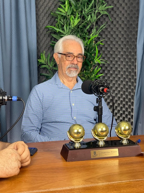 Pica y se Extiende Juan Ramon Reyes