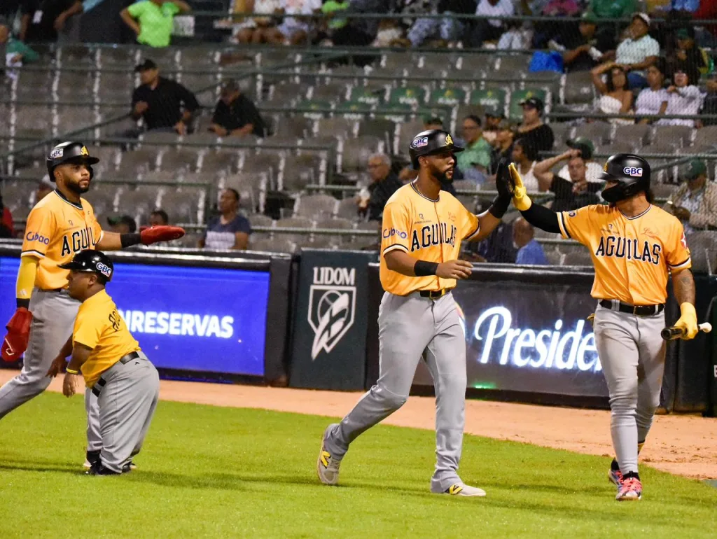 Águilas Cibaeñas logran espectacular remontada ante las Estrellas y asumen el liderato del torneo Leody Taveras eljacaguero