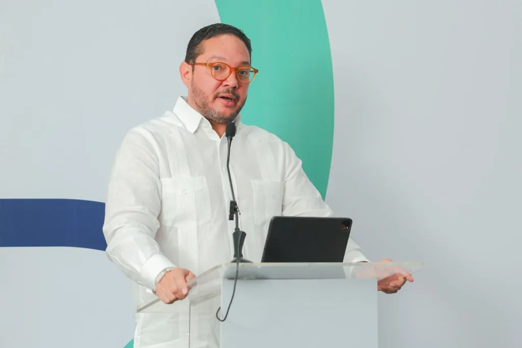Mtro. Jose Alt. Hazim Torres rector de la Universidad Central del Este