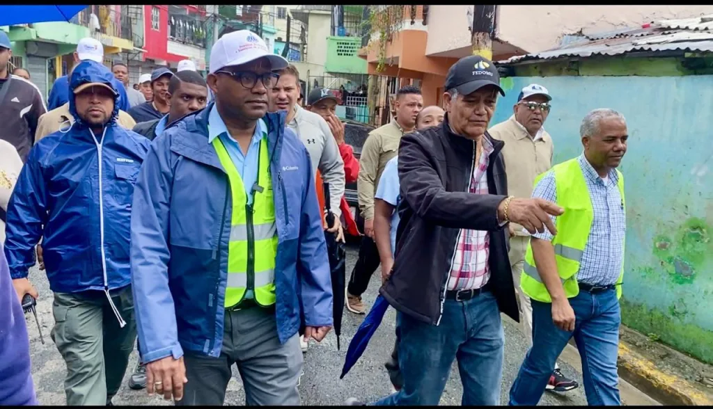 Propeep y Alcaldía de Santo Domingo Oeste despliegan operativo de ayuda a familias afectadas por la tormenta Melissa Propeep y Alcaldia de Santo Domingo Oeste despliegan operativo de ayuda a familias