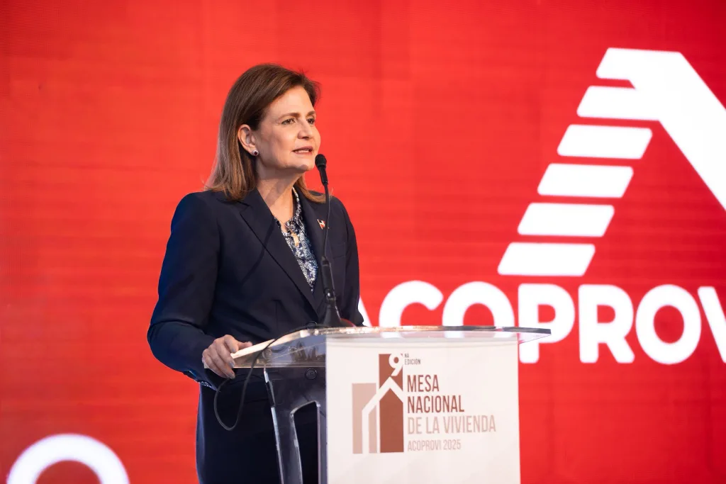 Raquel Pena reafirma apoyo del Gobierno al sector construccion en la 9na Mesa Nacional de la Vivienda