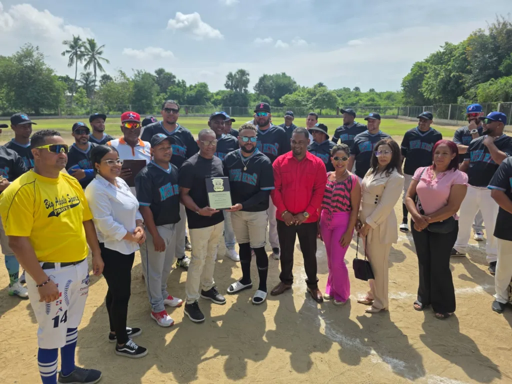 Regidores de Jacagua rinden homenaje a Los Hijos de Negro Reyes USA4