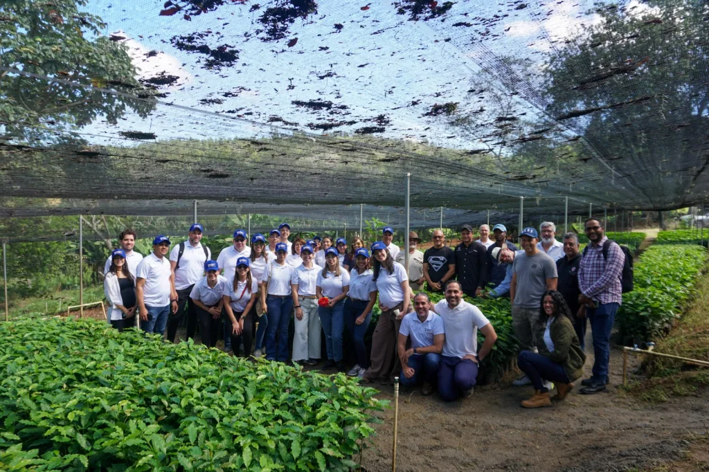 Seguros Monumental impulsa la reforestacion en San Jose de las Matas junto a Plan Sierra y Fondo Agua1