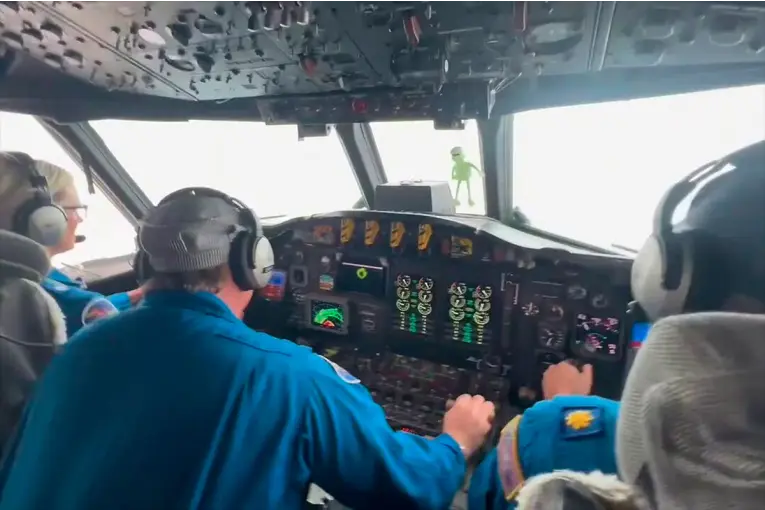 VIDEO: Asi fueron las turbulencias que sacudieron el avión que cruzó el ojo del huracán Melissa Turbulencia