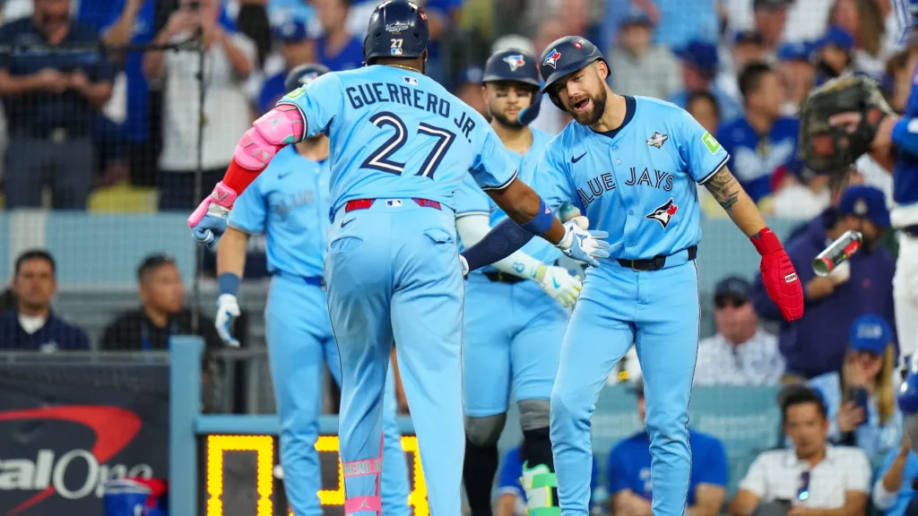 Vladimir Guerrero Jr. impulsa a los Blue Jays a empatar la Serie Mundial con jonrón histórico ante Ohtani Vladimir Guerrero Jr. la boto ante Shohei Ohtani antes de que los Azulejos despegaran a la ofensiva eljacaguero