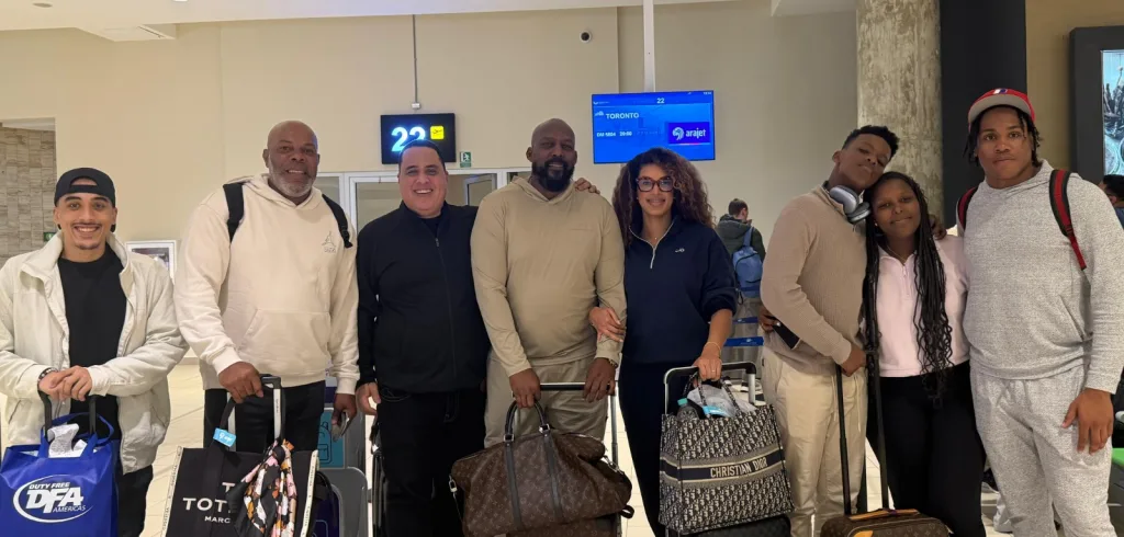 Vladimir Guerrero viaja con Arajet rumbo a Toronto para apoyar a su hijo en su primera Serie Mundial
