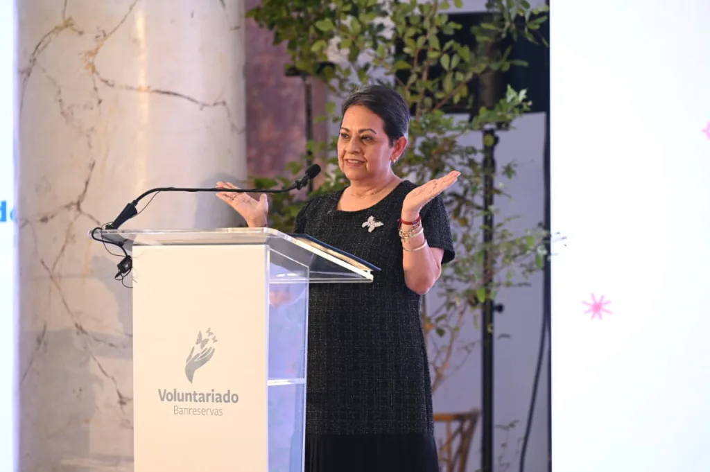 Voluntariado Banreservas lanza convocatoria a la 56.ª edición del Concurso de Pintura Infantil Navideño Nidia Serra La doctora Carmen Quijano, presidenta del Voluntariado Banreservas, habla en el lanzamiento del 56.o del Concurso de Pintura Infantil Navideño Nidia Serra.